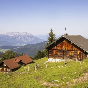 Hiking trail to the Ochsenberg and Eibleck past the Eibleckalm with Untersberg