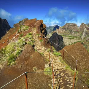 Hiking trail from Pico do Arieiro towards Pico Ruivo
