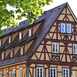 Maison à colombages historique avec une architecture en bois distinctive à Bad Mergentheim.