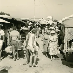 Historical photo summer 1961, market with tourists