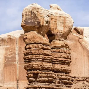 Hoodoo rock formations at utah national park mountains
