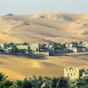 Hotel Qasr Al Sarab, in the middle of sand dunes
