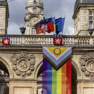 Hotel de Ville, city hall with rainbow flag