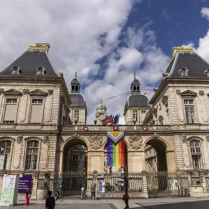 Hotel de Ville, city hall with rainbow flag