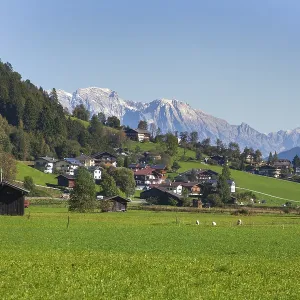 Houses and meadow with a view of the Karwendel North Range