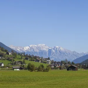 Houses and meadow with a view of the Karwendel North Range