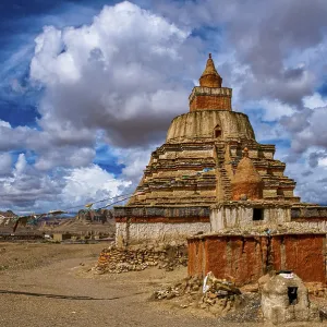 Huge stupa in the kingdom of Guge Huge stupa in the kingdom of Guge