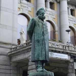 Ibsen statue in front of National Theatre Ibsen statue in front of National Theatre