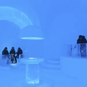 Ice art, people sitting in the Icebar