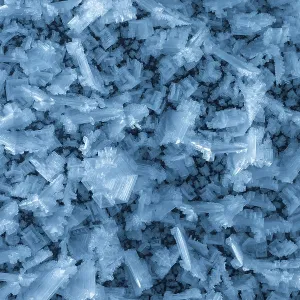 Crystaux d'glace sur la paroi de glacier, grotte de glacier.