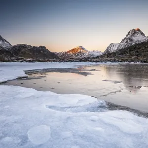 Ice on the shore of the fjord, Flakstadpollen Ice on the shore of the fjord, Flakstadpollen