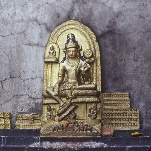 One of the many images of Lord Buddha on the facade of the Mahabodhi-Temple