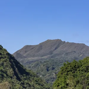 La plateforme d'observation Inararo, à l'arrière du volcan Mont Pinatubo. La plateforme d'observation Inararo, à l'arrière du volcan Mont Pinatubo.