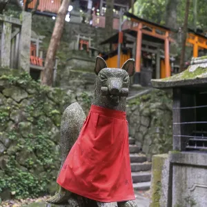 Inari okami statue in fushimi inari in kyoto Inari okami statue in fushimi inari in kyoto