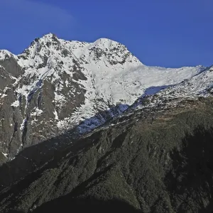 Jagged ranges in South Westland's Southern Alps