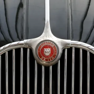 Jaguar XK 150, radiator grille with logo