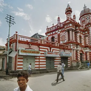 The Jami-Ul-Alfar Mosque is one of the architectural gems of Colombo