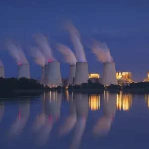 Janschwalde, Jaenschwalde lignite-fired power station at night Janschwalde, Jaenschwalde lignite-fired power station at night