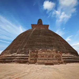 Jetavaranama dagoba (stupa). Anuradhapura