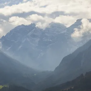 Kalkkogel mountains with cloud vibes in the Stubai Alps Kalkkogel mountains with cloud vibes in the Stubai Alps