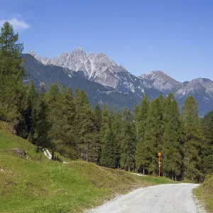 Kalkkogel mountains with hiking trail seen from Pinnistal in the Stubai Alps