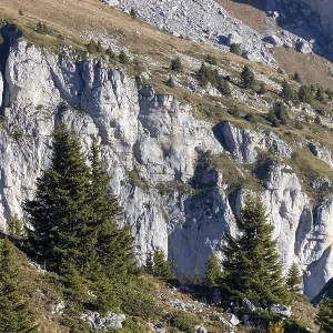 Karst cliffs climbing to the Tour de Mayen