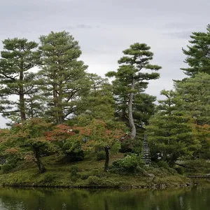 Kasumiga-ike Pond, Kenroku-en Garden