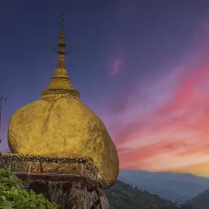 Kyaikhtiyo pagoda on a cloudy day Kyaikhtiyo pagoda on a cloudy day