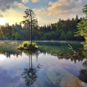 Lake Crestasee at sunrise, water reflection