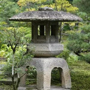 Lantern, Kenroku-en Garden, Kanazawa