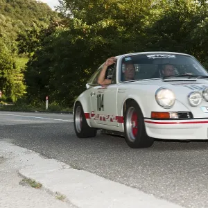Lateral frontal view of the Porsche 911 Carrera RS 2