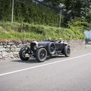 Laterally offset frontal view of the Bentley 4-5 litre Open with start number 4 Laterally offset frontal view of the Bentley 4-5 litre Open with start number 4