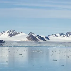 Lilliehook glacier, Lilliehook fjord
