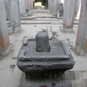 Lingam, ruins of the Prasat Preah Khan temple complex Lingam, ruins of the Prasat Preah Khan temple complex