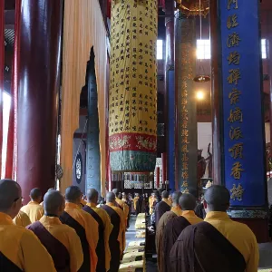 Lingyin Temple, Mahavira Hall, Monk Lingyin Temple, Mahavira Hall, Monk