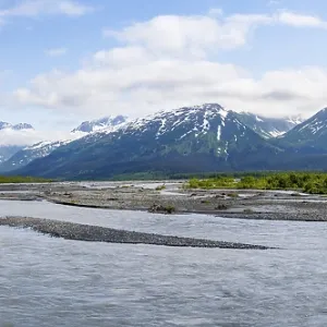 Lowe River, mountainous landscape on Richardson Highway near Valdez