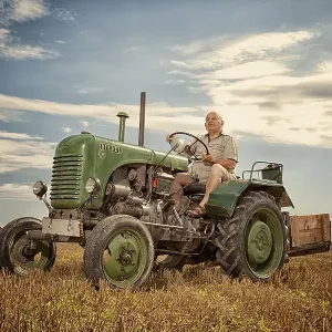 Man driving a Steyrer tractor, 15km/h Man driving a Steyrer tractor, 15km/h