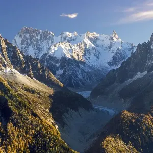 Mer de Glace glacier surrounded by peaks of Mont Blanc Mer de Glace glacier surrounded by peaks of Mont Blanc