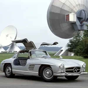 Mercedes 300 SL with gull-wing doors Mercedes 300 SL with gull-wing doors