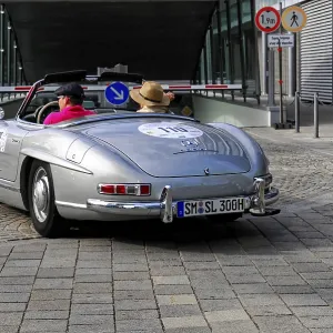 Mercedes Benz 300 SL Roadster, silver Mercedes classic car with open top