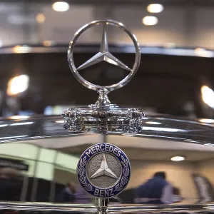 Mercedes star on a Mercedes Benz 600 Mercedes star on a Mercedes Benz 600