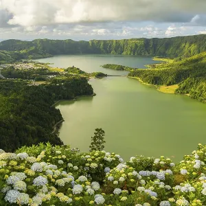 Miradouro da Vista do Rei. Sete Cidades Caldera Miradouro da Vista do Rei. Sete Cidades Caldera