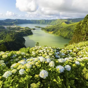 Miradouro da Vista do Rei. Sete Cidades Caldera Miradouro da Vista do Rei. Sete Cidades Caldera