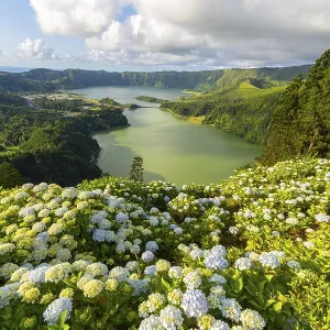 Miradouro da Vista do Rei. Sete Cidades Caldera Miradouro da Vista do Rei. Sete Cidades Caldera