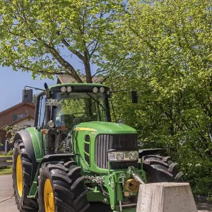 Modern tractor, John Deere 6830 Premium