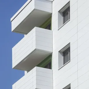 Modernes weiBes Wohngebaude