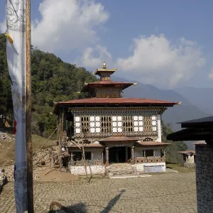 Le monastère est restauré après un tremblement de terre.
