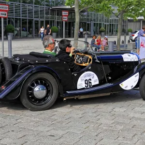 Morgan 4-4-2 Seater, rear view of a black classic car with two drivers at a car race