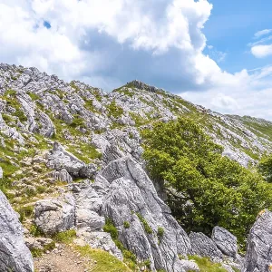 Mount Aizkorri 1523 meters, the highest in Guipuzcoa Mount Aizkorri 1523 meters, the highest in Guipuzcoa