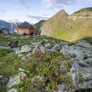 Mountain hut Lasorlinghutte in the evening light